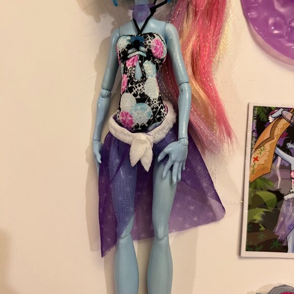 Abbey Bominable Skull Shores G1 Monster High 2011 Doll - Picture 3 of 7